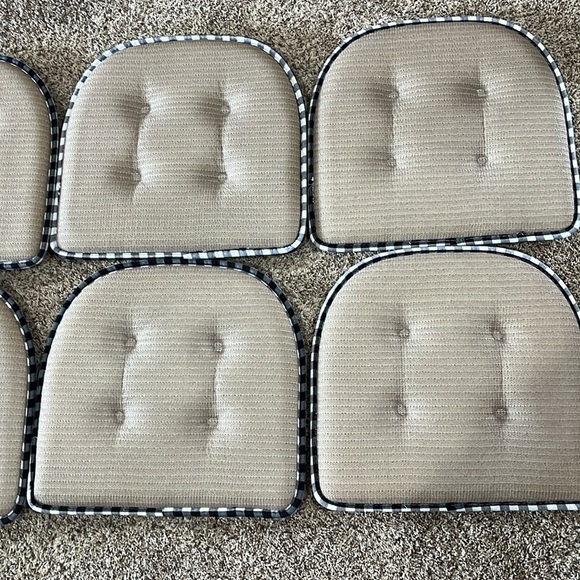 Memory foam, non slip rubber back, black/white checkered chair cushions. 6 pack. - Picture 12 of 15